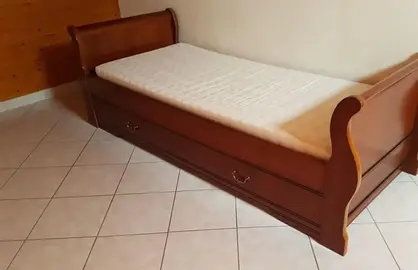 donne lit banquette avec qq égratignures