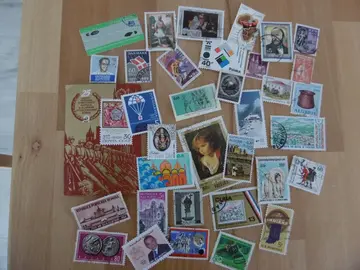 Timbres MONDE LOT 79