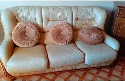 Canapé cuir avec coussins fait maison proche Saint Avé