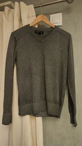 Pull col V homme taille M