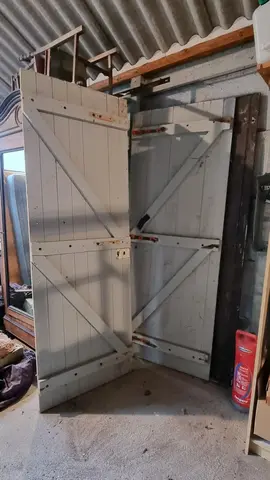 Vieilles porte de garage en bois