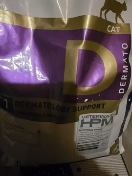 croquettes et litiere pour chat