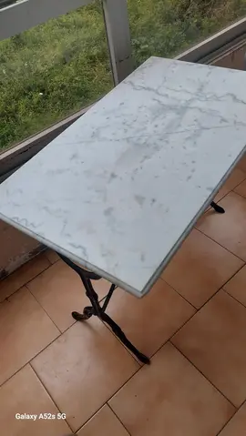 table en marbre et fer forgé