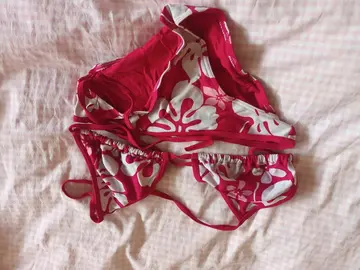 Maillot de bain 2 pièces. Taille 38.