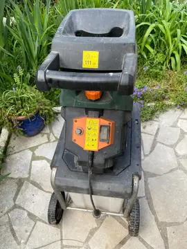 Broyeur de vegetaux fonctionne