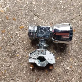 Robinet auto-percant