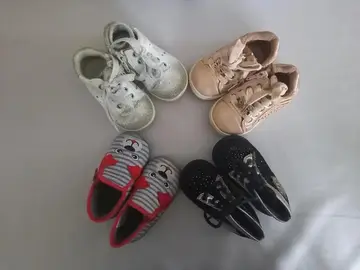 Lot chaussures taille 19