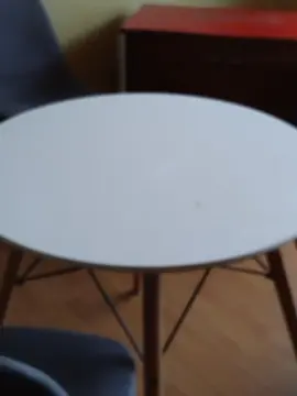 table blanche et 4 chaises tissu gris