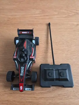 Petite voiture de course avec télécommande