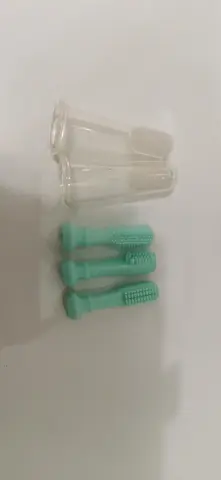 Brosse à dent au doigt enfant