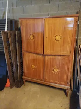 Meuble des années 50 en marquetterie à rénover