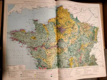 Atlas international Larousse (très grand format)
