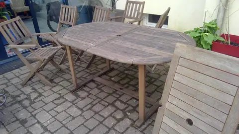 Table jardin + chaises en bois