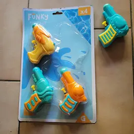 4 pistolets à eau