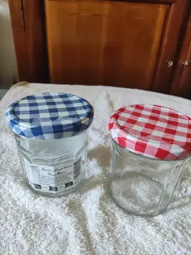 deux pots de confiture vide (500g )