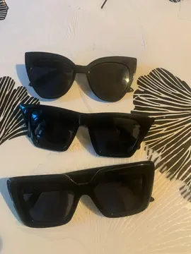 3 paires de lunettes noires