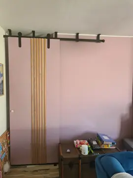 Porte d'ornement avec mécanisme