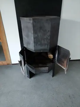 Poêle à bois et plaque protection