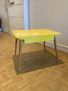 petite table / bureau d’enfant