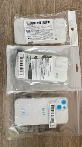 3 coques iPhone 15