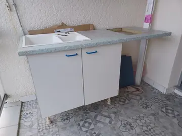 Evier blanc avec meuble