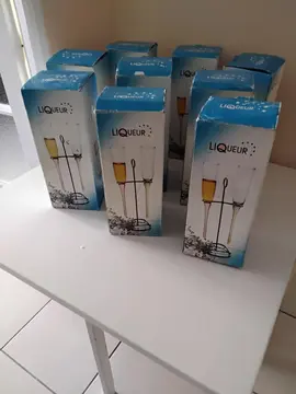 9 boîtes " liqueur "