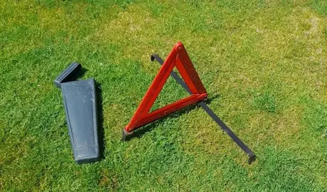 Triangle de présignalisation lourd pliable