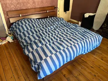 Chambre a coucher (Lit + 2 tables de chevet)