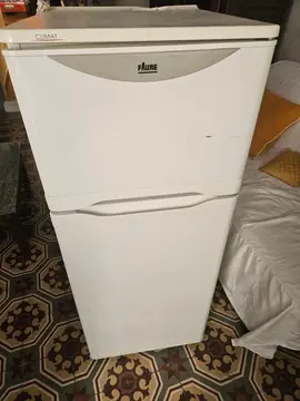 donne petit frigo HS Pour bricoleur ou pieces