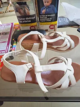 donne petite chaussure d été