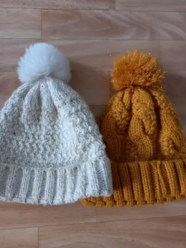 2 bonnets