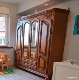 armoire, tour de lit avec sommier et miroir