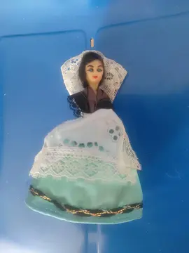 petite poupée de region