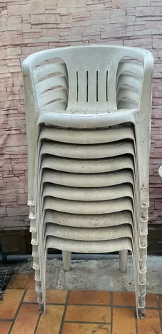 chaises et table de jardin