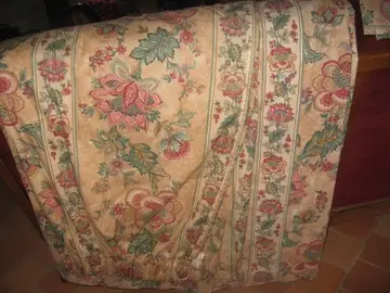 4 rideaux et e4 attaches rideaux identiques