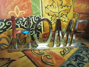Déco "Home" en métal doré