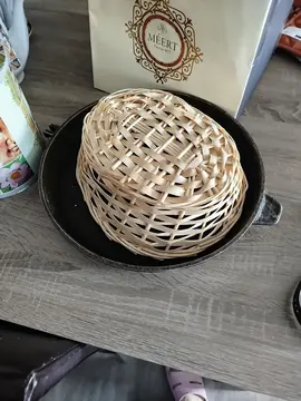 je donne une poêle et des boîtes