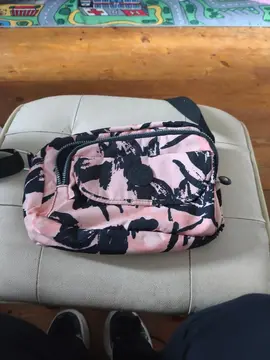 Bonjour, je donne ce sac a bandoulière