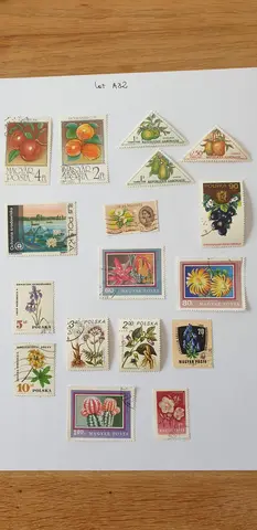 Lot A82 Monde thème flore