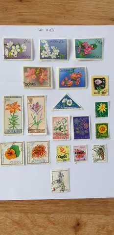 Lot A83 Monde thème flore