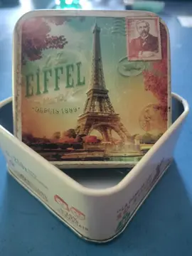 petite boîte métallique