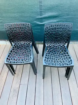 donne 6 chaises plastiques état correct