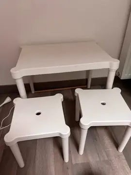 table enfant et tabourets plastique