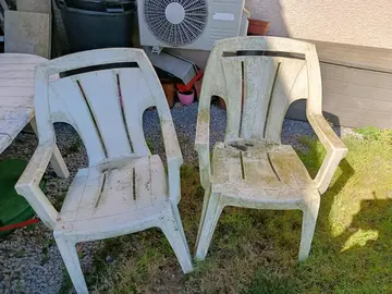 2 chaises d'extérieur