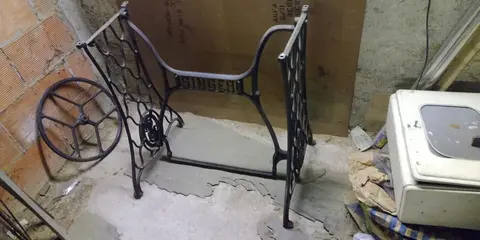 Piètement machine à coudre Singer
