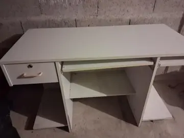 bureau et buffet cuisine