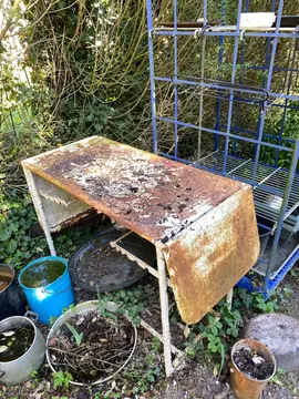 très ancienne table… d’accouchement !!!