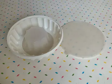 moule à charlotte en plastique avec couvercle