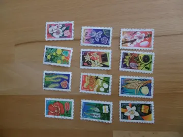 Série timbres Fleurs et douceurs 2022