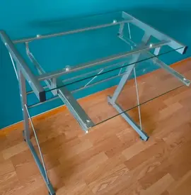 bureau avec plateau en verre